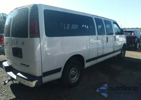 2002 Chevrolet Express z USA, uszkodzony, nr VIN 1GAHG39R921247623